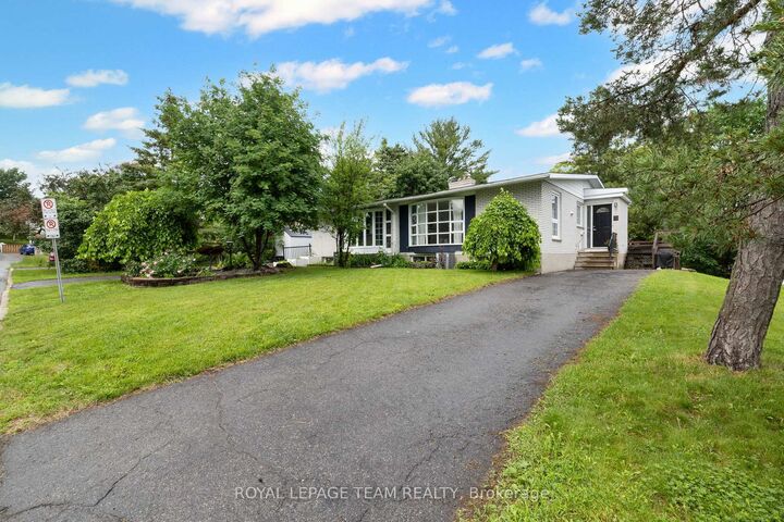 Property Photo: 40 Woodmount Crescent ON K2E 5R1