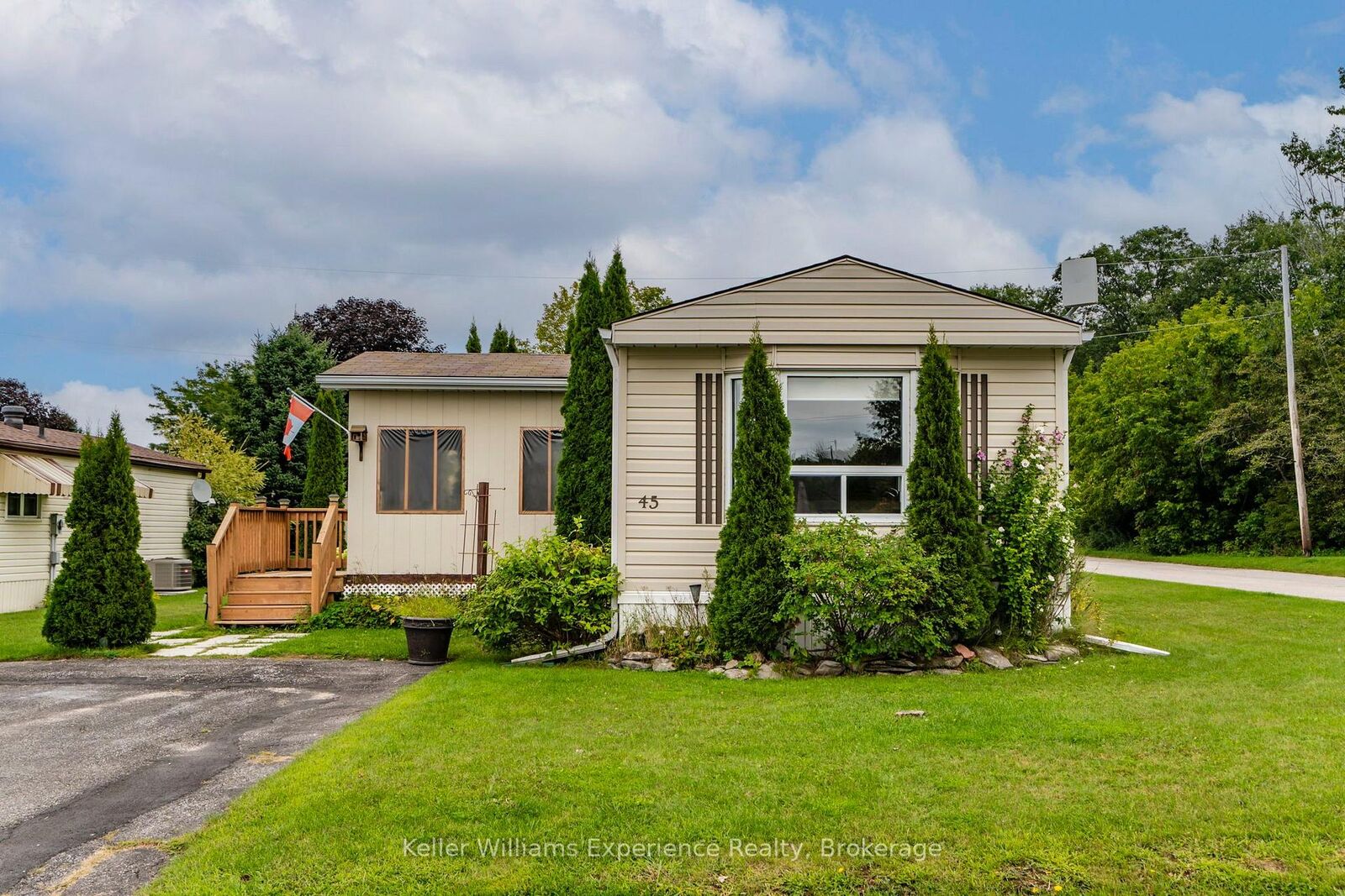 Property Photo:  45 Northland Drive  ON L4R 5B6 