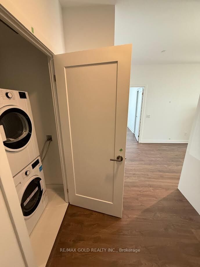 Property Photo:  5105 Hurontario Street 2502  ON L4Z 0C9 