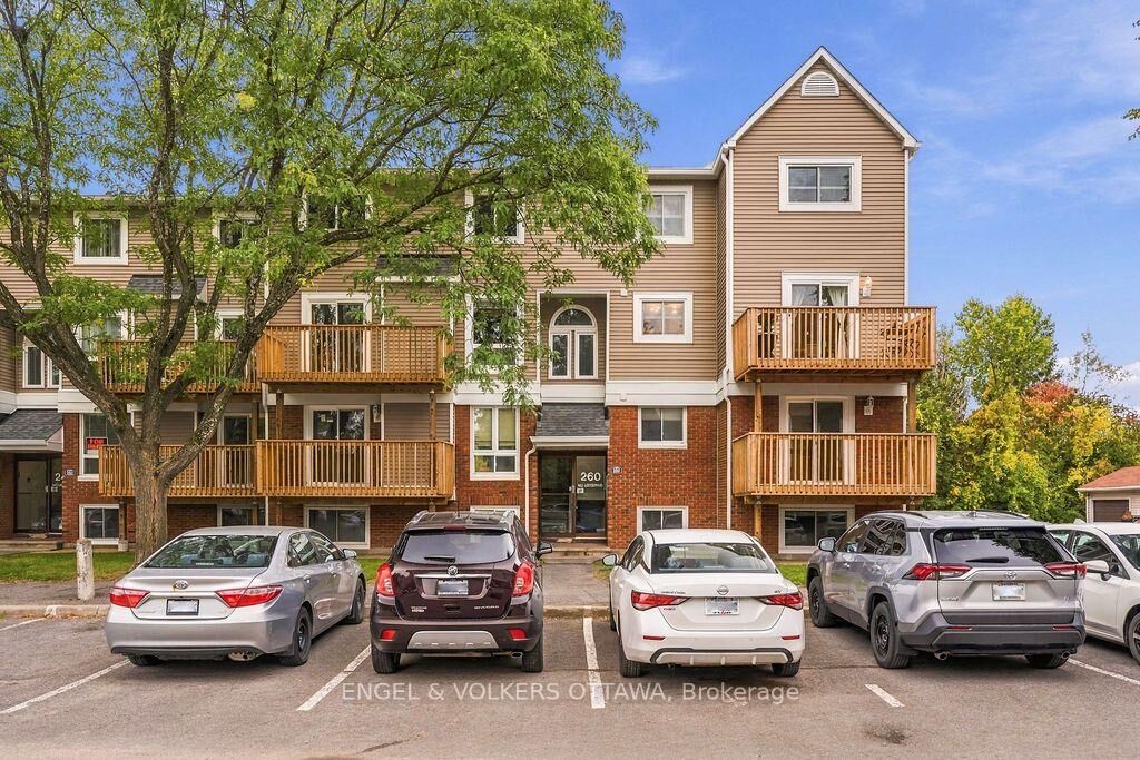 Property Photo: 260 Fenerty Court 8 ON K2L 3A7