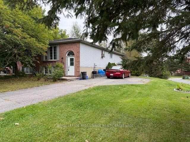 Property Photo:  272 Owens Crescent  ON K7M 8H6 