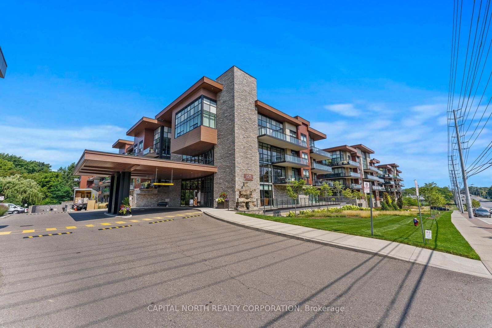 Property Photo:  1575 Lakeshore Road W 270  ON L5J 0B1 