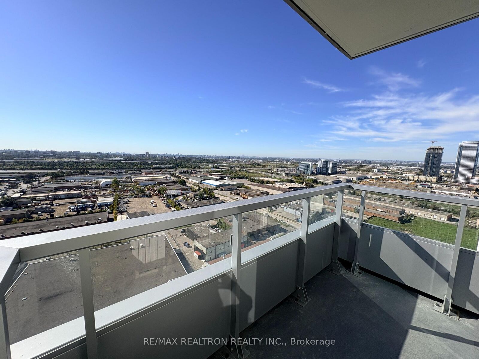 Property Photo:  21 Meadowdale Road 2102  ON L4K 0H6 