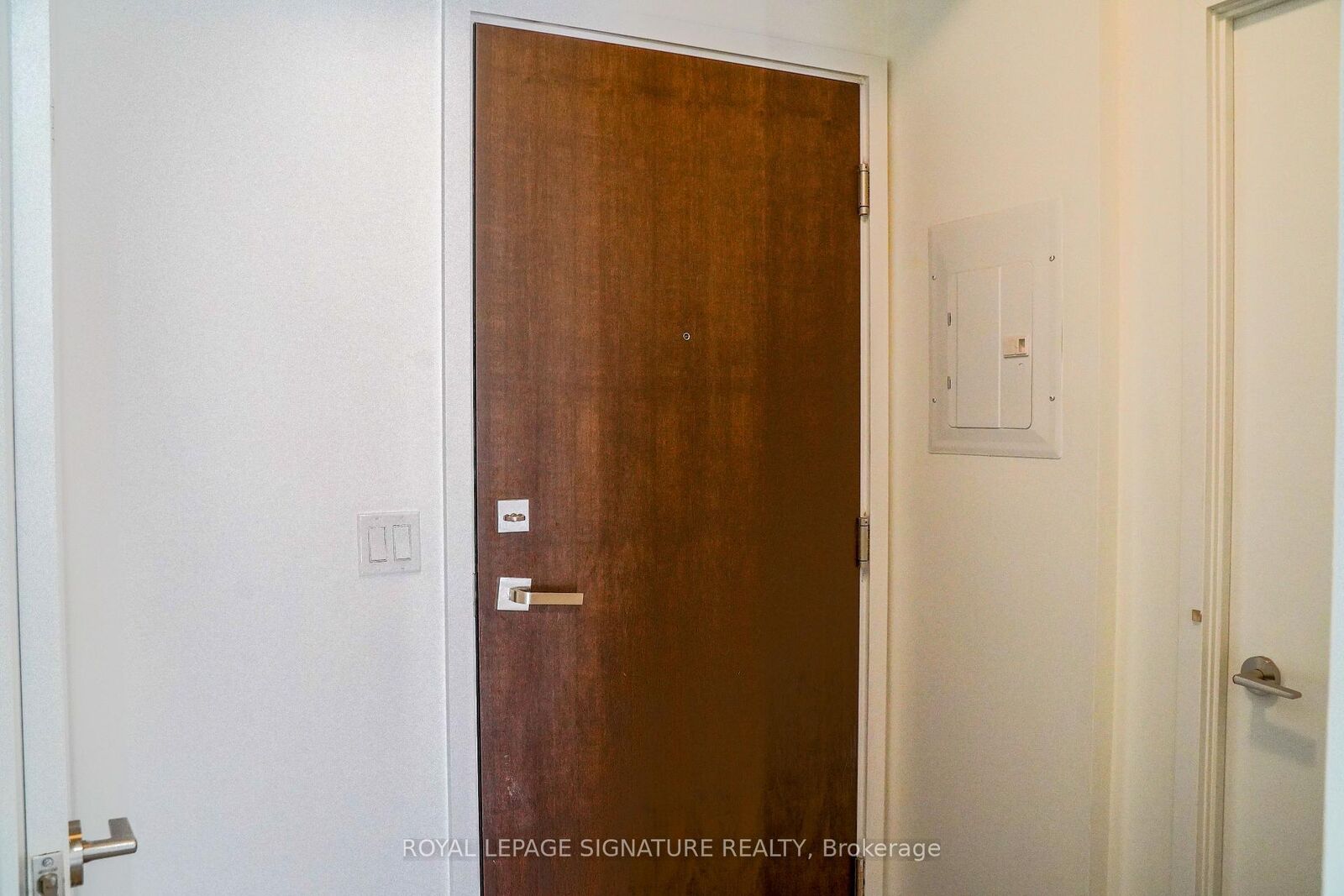 Property Photo:  1190 Dundas Street E 517  ON M4M 0C5 
