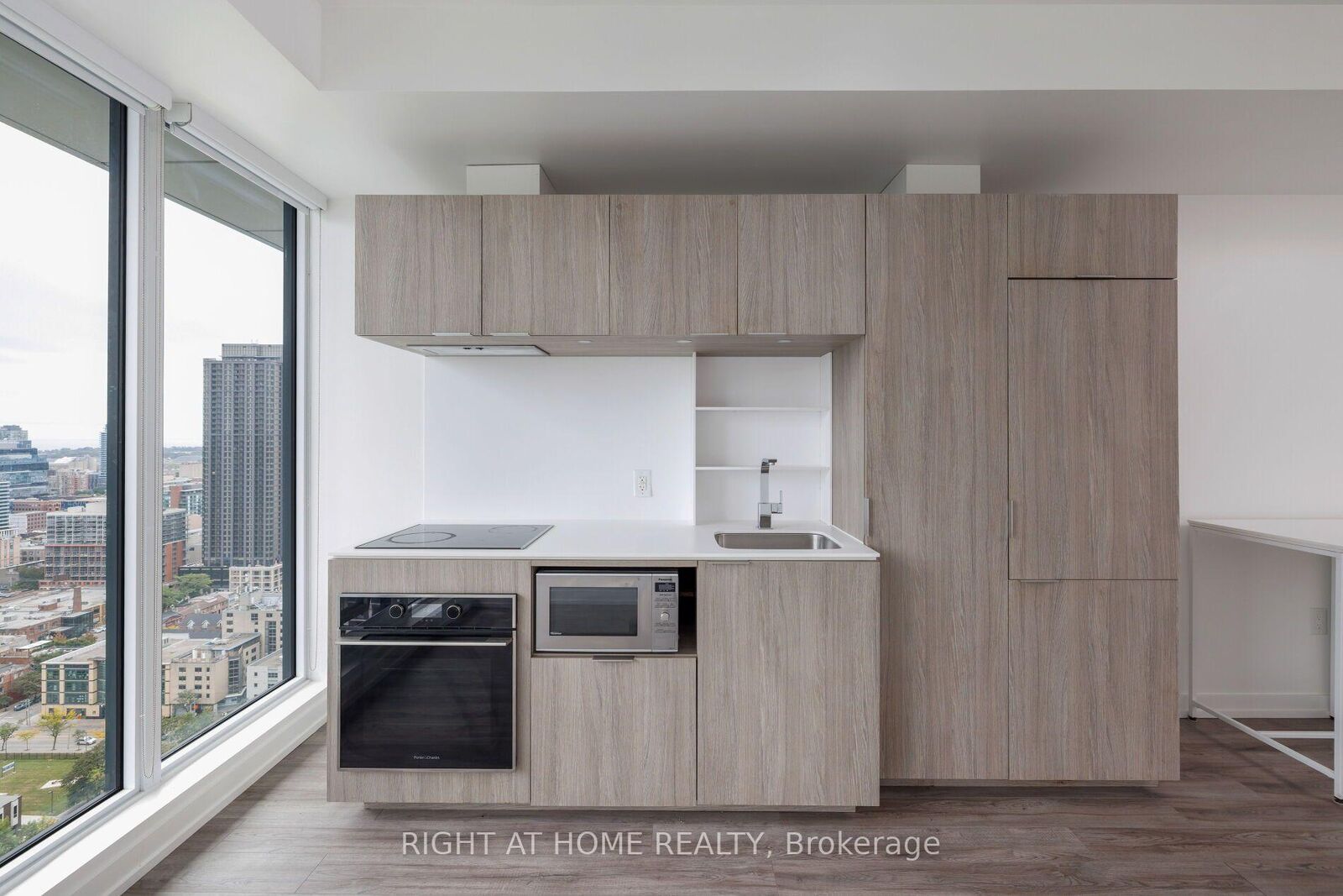Property Photo: 77 Shuter Street Ph09 ON M5B 0B8