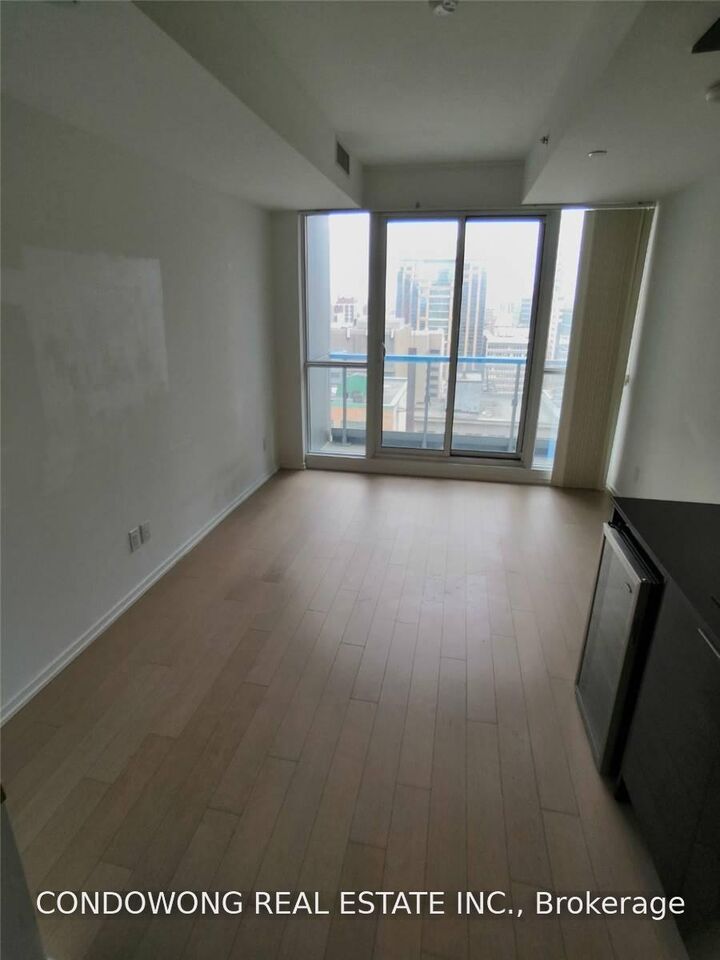 Property Photo:  70 Temperance Street 1904  ON M5H 4E8 