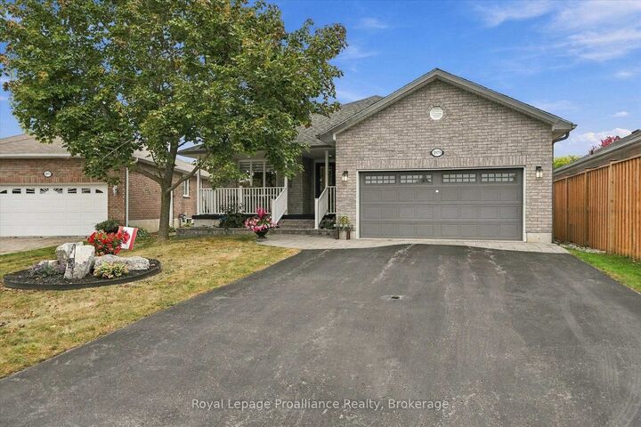 Property Photo:  2979 Jennifer Drive  ON K9L 1Z9 
