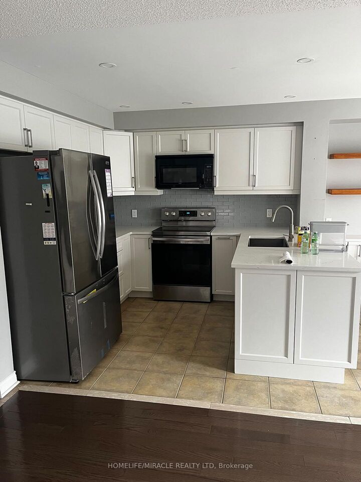 Property Photo:  12 Gateway Court  ON L1R 3M9 