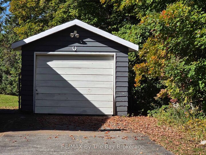 Property Photo:  926 Brebeuf Road  ON L4R 4K4 