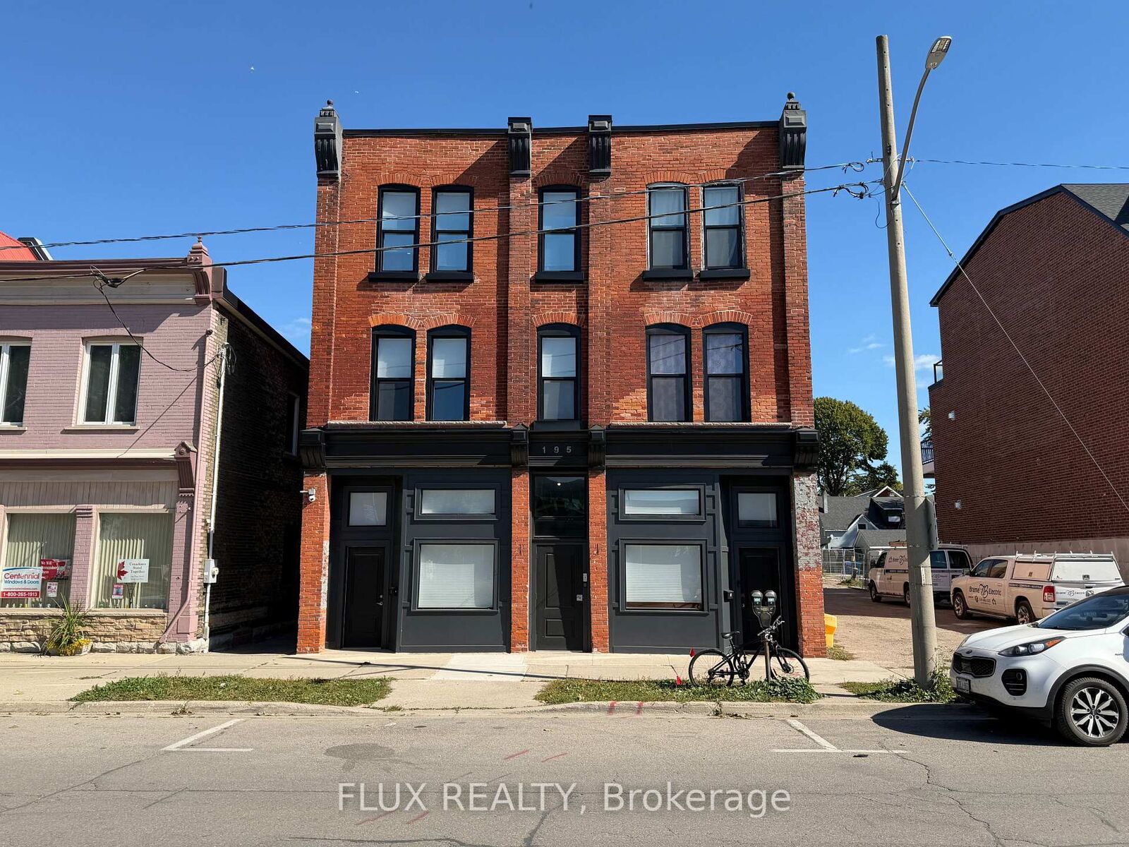 Property Photo:  195 Waterloo Street S 14  ON N5A 4B6 