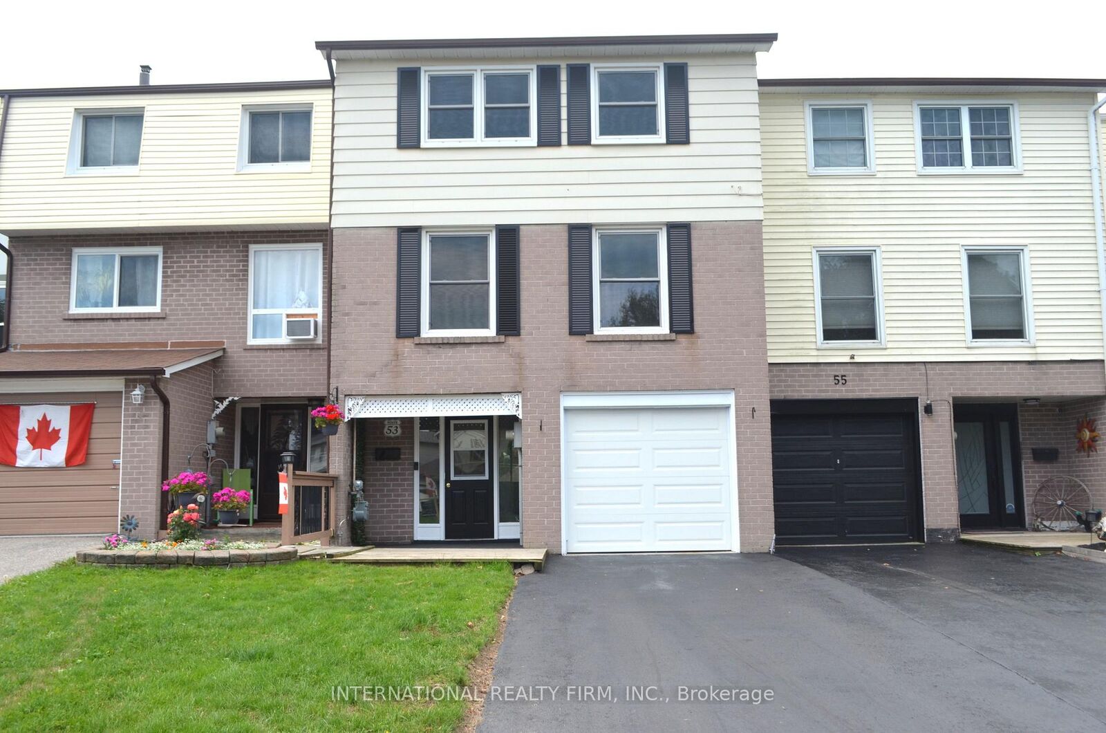 Property Photo:  53 Peacock Boulevard  ON L1A 2X2 
