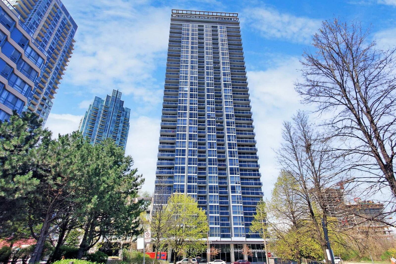 Property Photo:  223 Webb Drive 1013  ON L5B 0E8 
