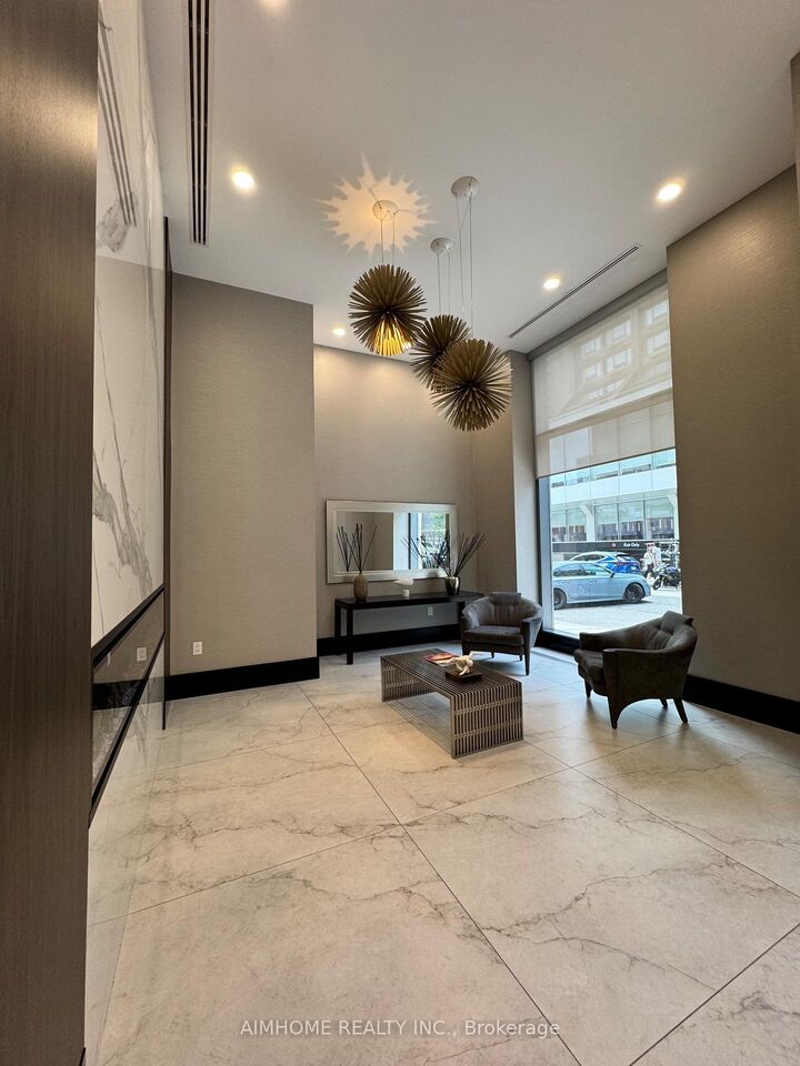 Property Photo:  21 Balmuto Street 1801  ON M4Y 1R7 