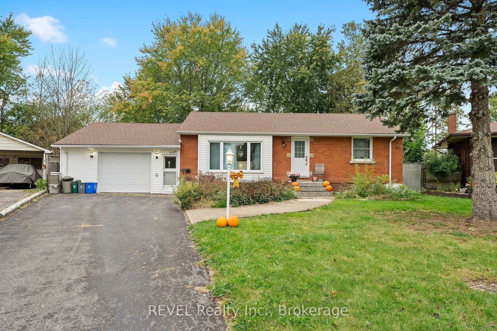 Property Photo:  8327 Parkway Drive Upper Unit  ON L2G 6W8 