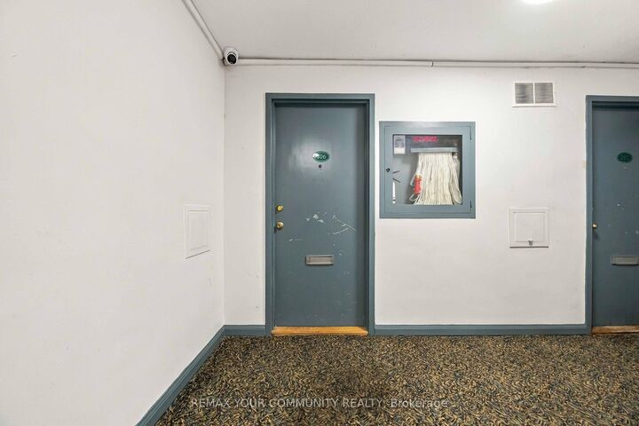 Property Photo: 825 Kennedy Road 206 ON M1K 2E6