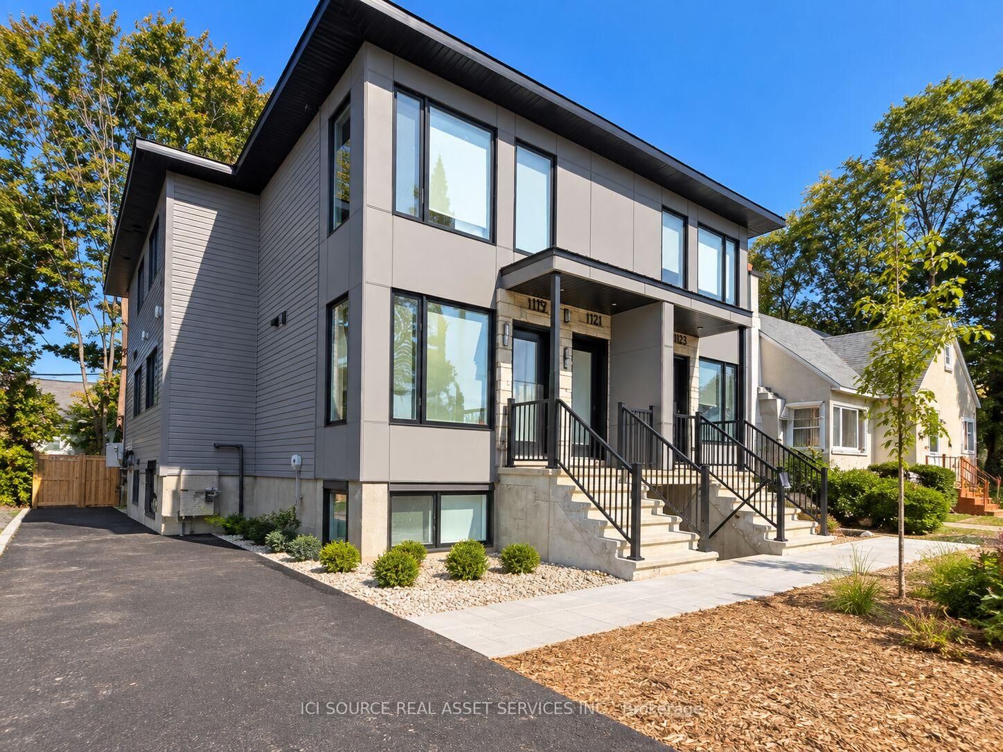 Property Photo: 1119 Heron Road ON K1V 6B5