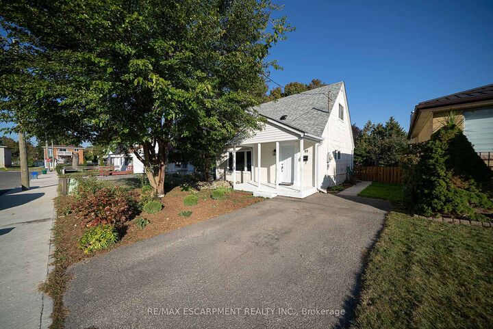 Property Photo:  89 Salisbury Avenue  ON N3S 1N1 
