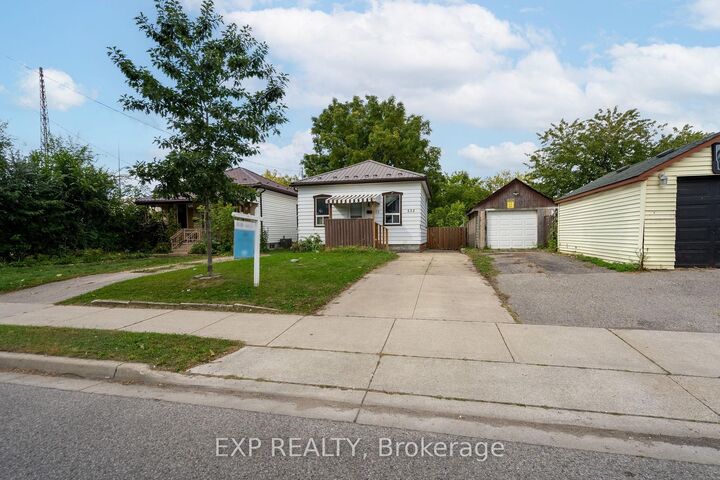 Property Photo:  532 Nelson Street  ON N6B 1A9 