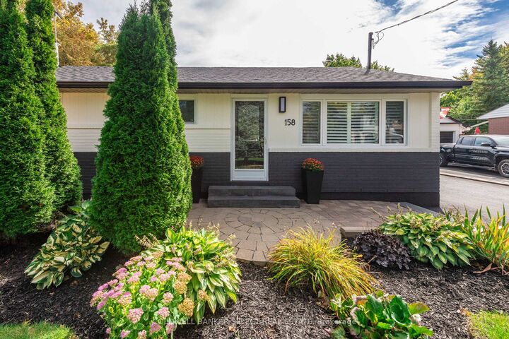 Property Photo:  158 Ellwood Drive W  ON L7E 4W4 