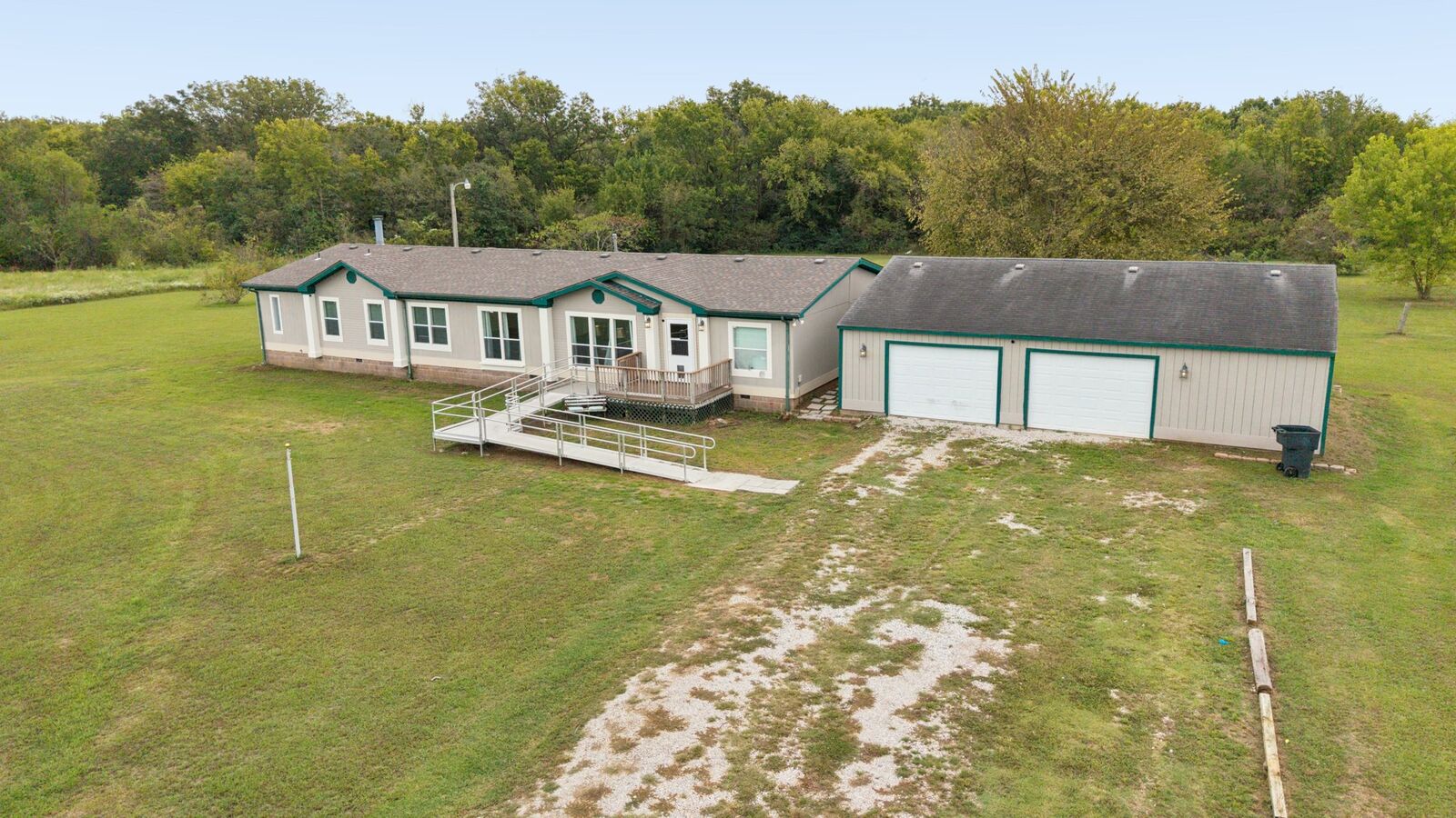 Property Photo:  1222 W Birch Street  OK 74436 