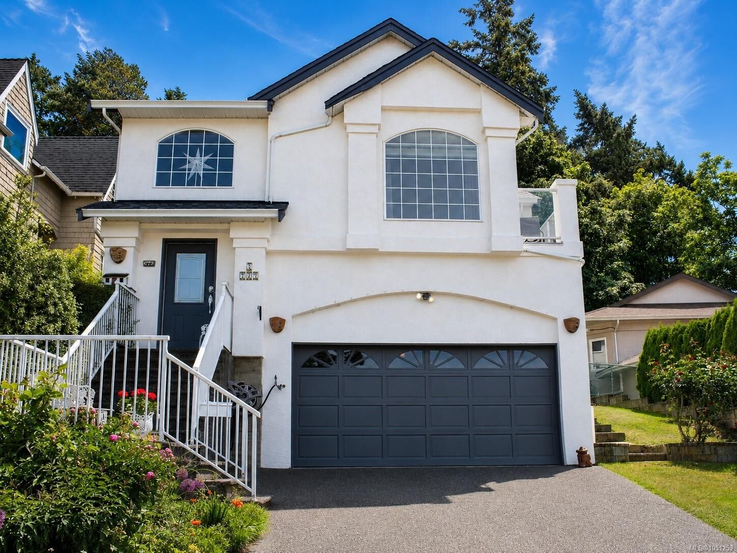 Property Photo:  709 Luscombe Pl #2  BC V9A 7L6 