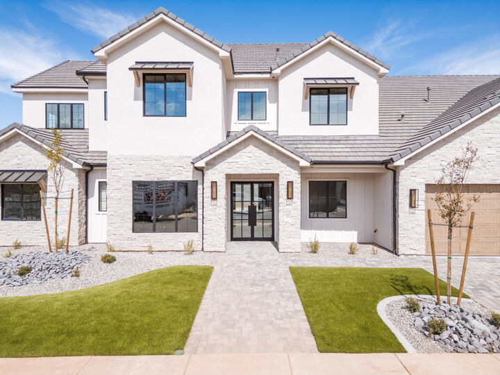 Property Photo: 483 E Sidbury Rd UT 84780