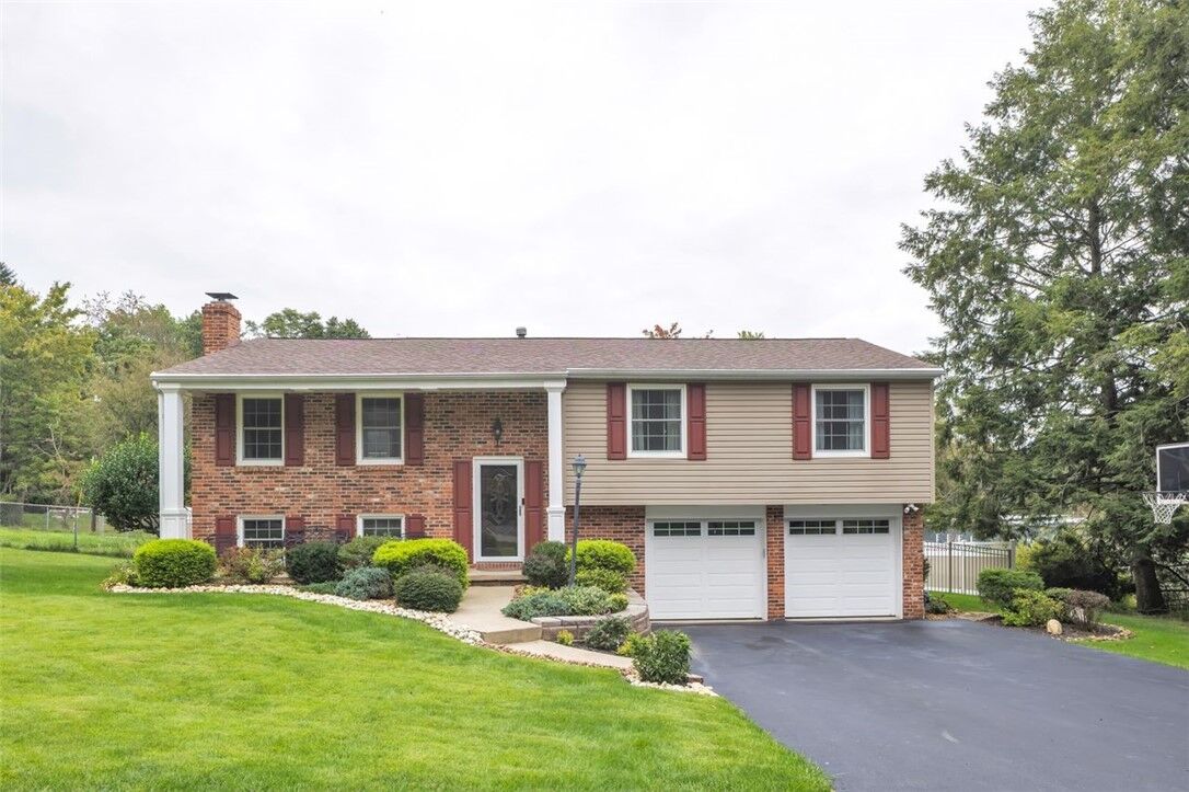 Property Photo: 6 Greenview Dr PA 15644
