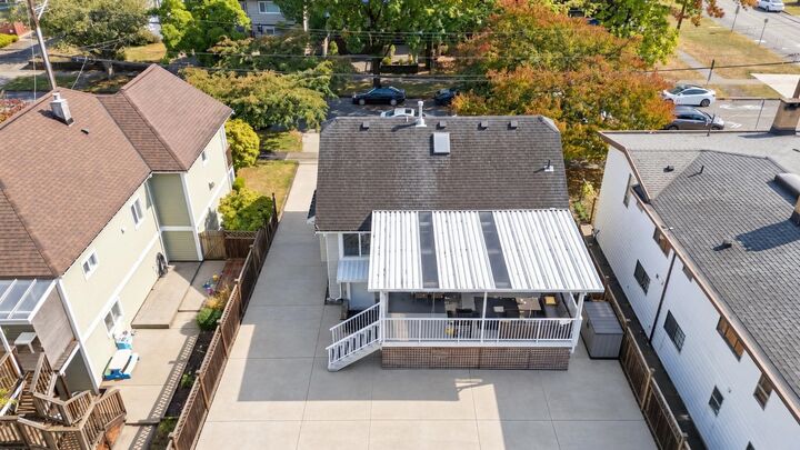 Property Photo: 413 Seventh Avenue BC V3L 1W6