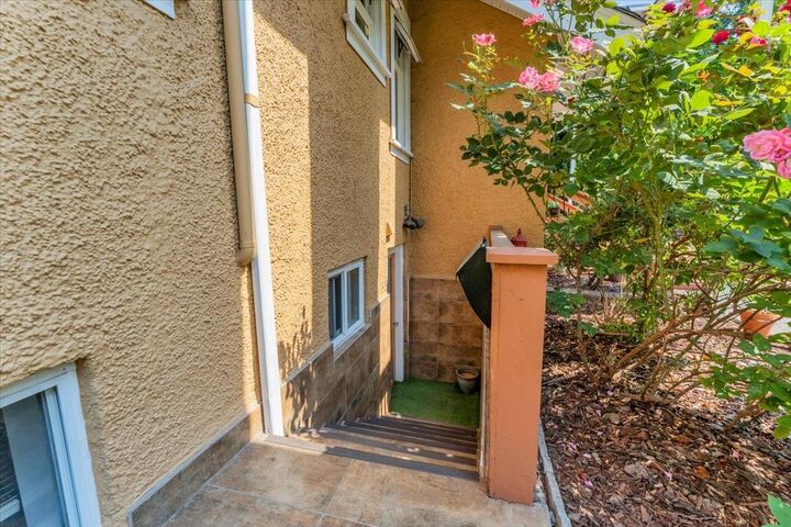 Property Photo:  1476 W 33rd Avenue  BC V6M 1A5 