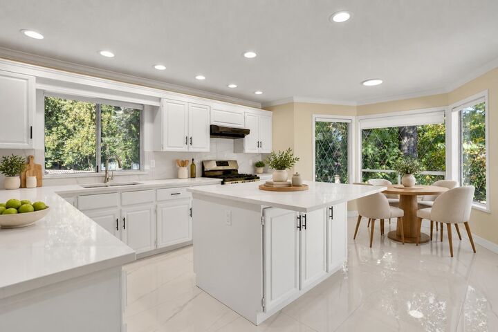 Property Photo:  13811 17 Avenue  BC V4A 7C2 