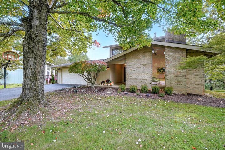 Property Photo: 10104 Grayhorse Court MD 20854