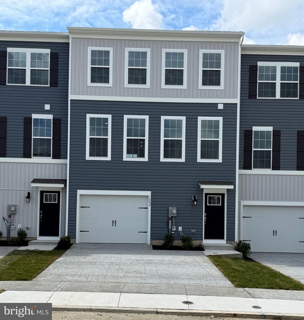 Property Photo:  1082 Meadowlark Drive  PA 18051 
