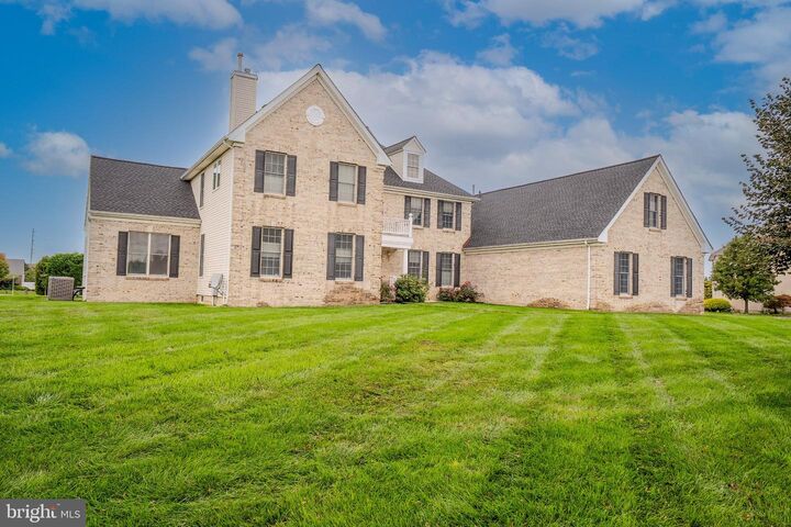 Property Photo:  6 Byrne Court  NJ 08831 