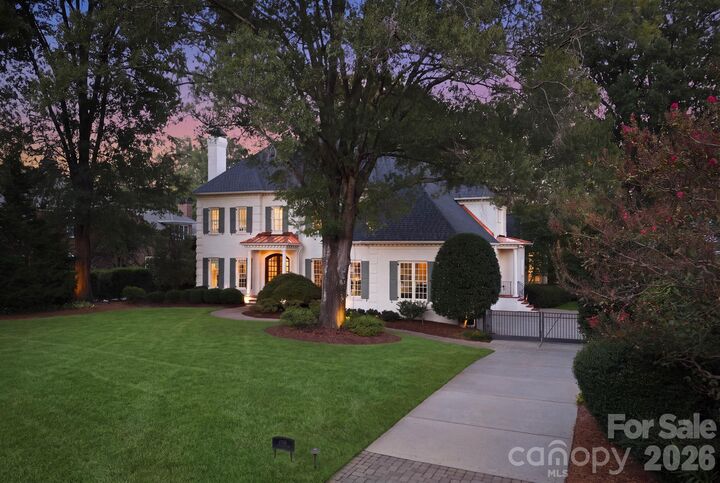 Property Photo: 2419 Overhill Road NC 28211