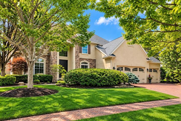 Property Photo:  4614 Hirth Hill E Road  OH 43123 