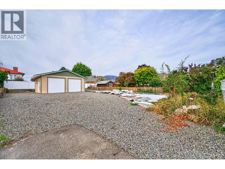 Property Photo:  828 McBride Street  BC V2B 5S3 