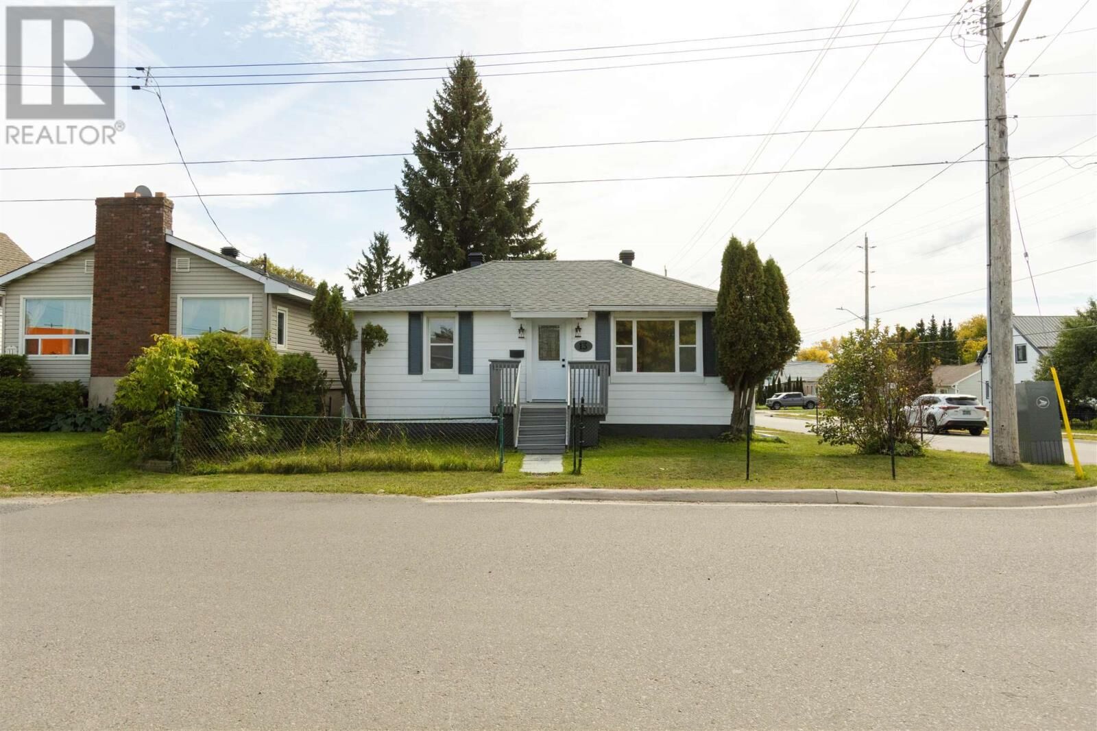 Property Photo:  13 Stevens St  ON P6B 2N2 