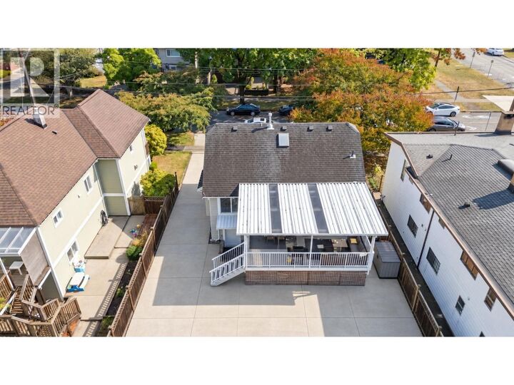 Property Photo:  413 Seventh Avenue  BC V3L 1W6 