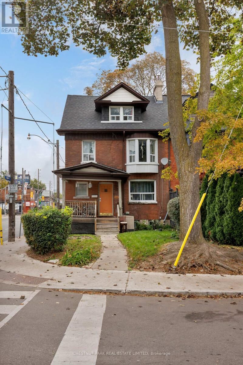 Property Photo:  185 Walmer Road  ON M5R 2X8 