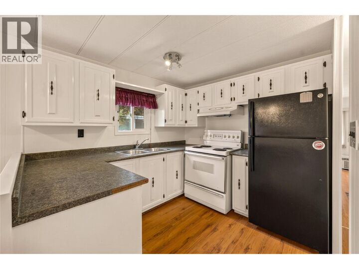 Property Photo:  197 Dauphin Avenue 207  BC V2A 3S3 