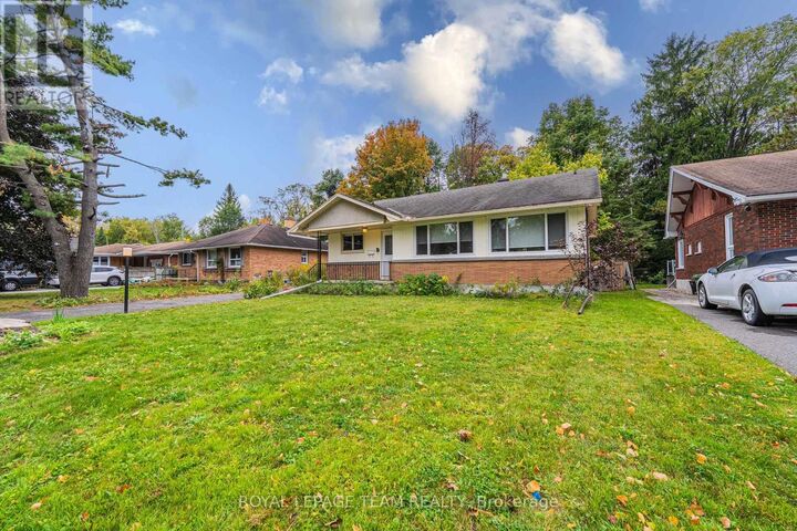 Property Photo:  1210 Adirondack Drive  ON K2C 2V3 