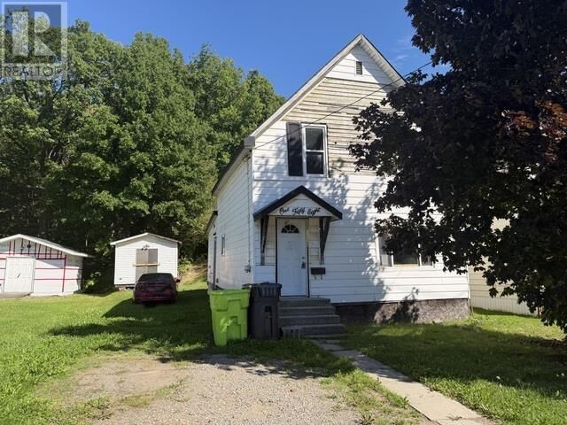 Property Photo: 158 Trelawne Ave ON P6B 2N2