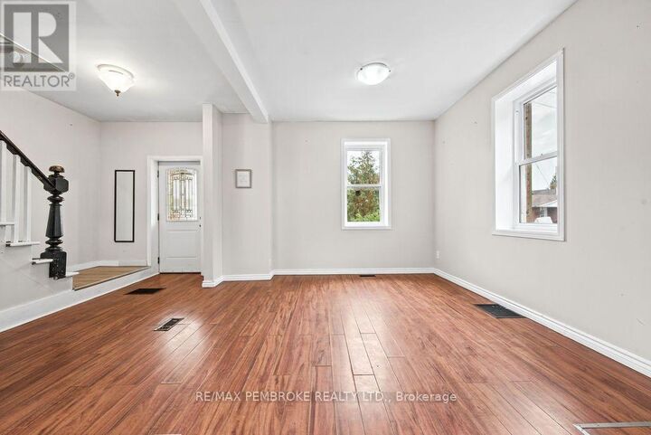 Property Photo:  459 Somerset Street  ON K8A 4C5 
