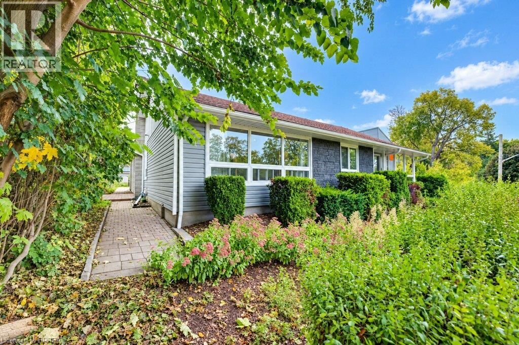 Property Photo:  65 Broadway Street West 1  ON N3L 2S7 