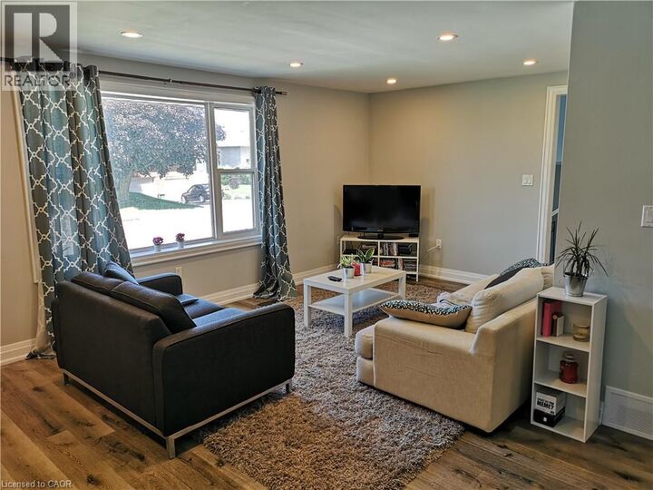 Property Photo:  258 Carson Drive Main  ON L8T 2X7 