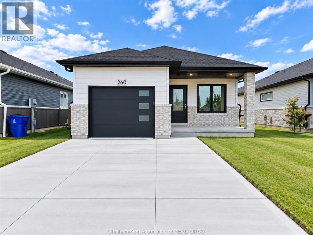 Property Photo:  260 Ironwood Trail  ON N7M 0V6 