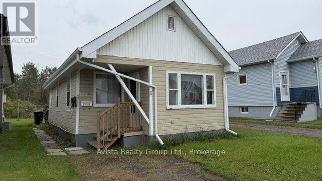 Property Photo:  1202 Gore Street West  ON P7E 3T5 