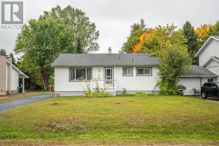 Property Photo:  41 Centre St  ON P6A 4P5 