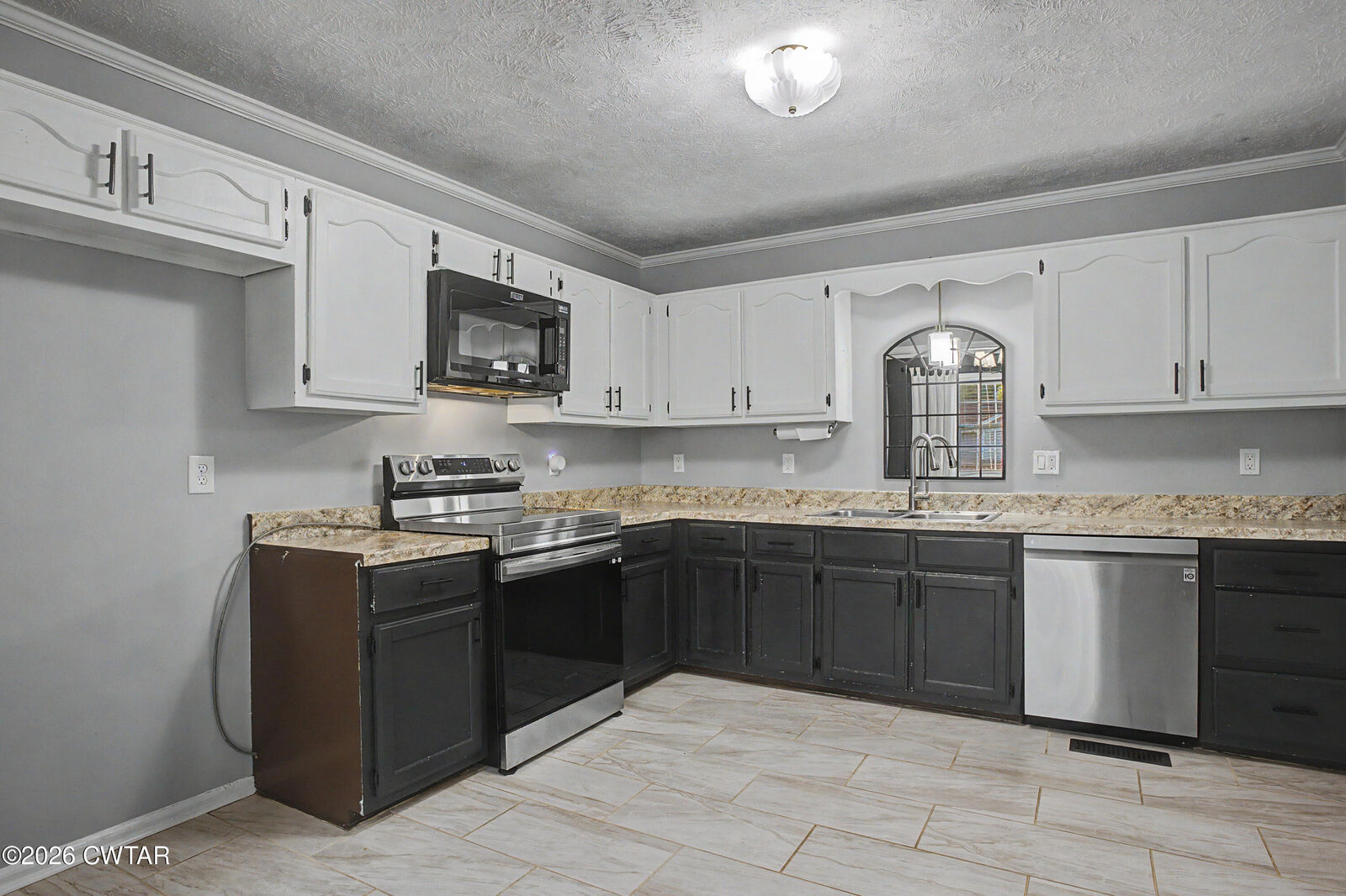 Property Photo: 228 Cottondale Drive TN 38012