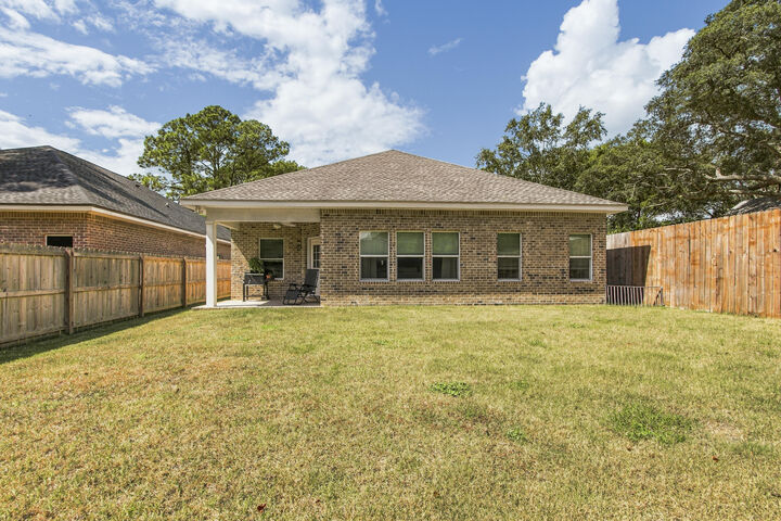 Property Photo:  916 Linden Avenue  FL 32578 